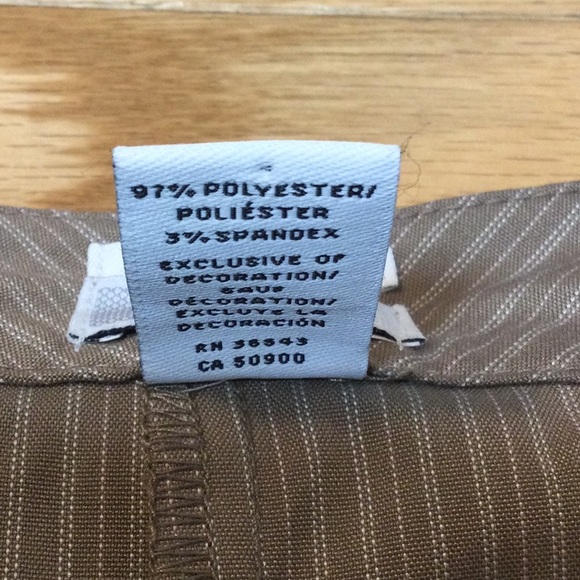 14 Izod tan striped activity Capri pants - Picture 16 of 16